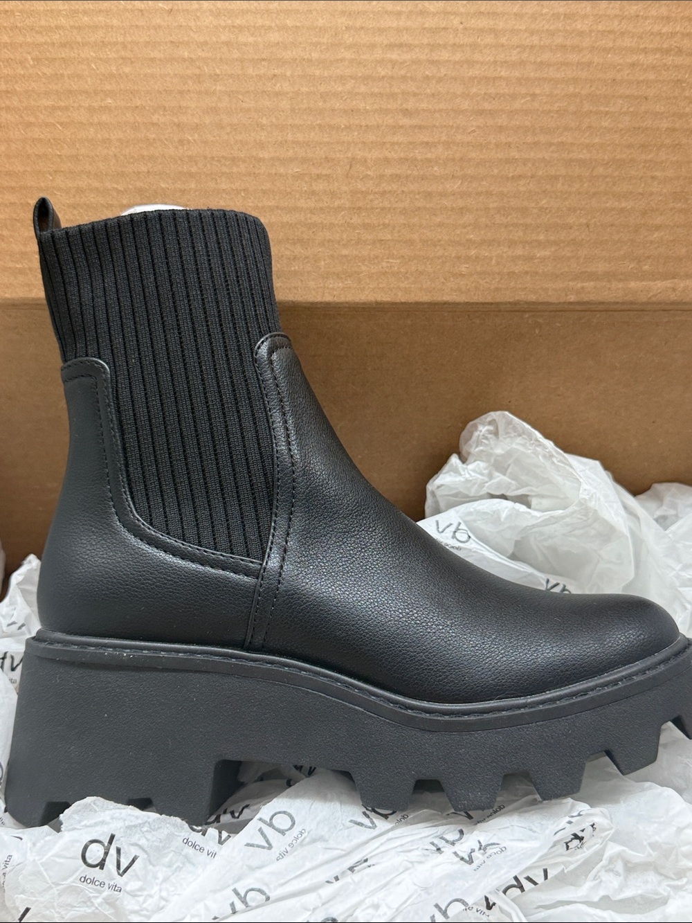 Dolce Vita Villa Chelsea Lug Sole Booties Women’s Black Ankle Boots Woman Size 6